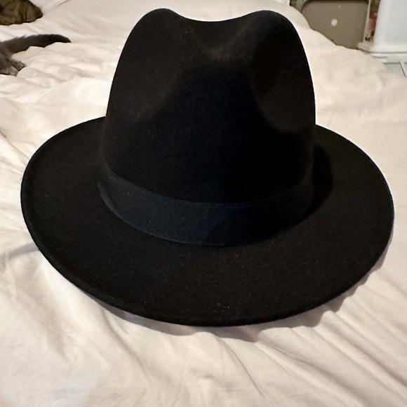 Fedora - Picture 2 of 5